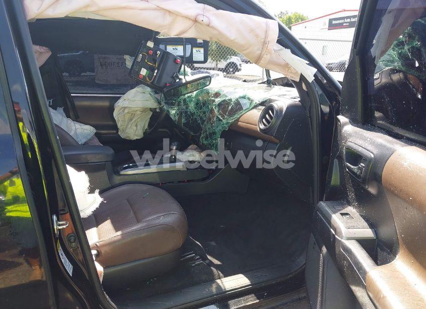 Photo 5 of 2017 Toyota Tacoma LIMITED (VIN 5TFEZ5CNXHX034045)