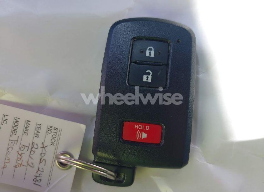 Photo 11 of 2017 Toyota Tacoma LIMITED (VIN 5TFEZ5CNXHX052481)