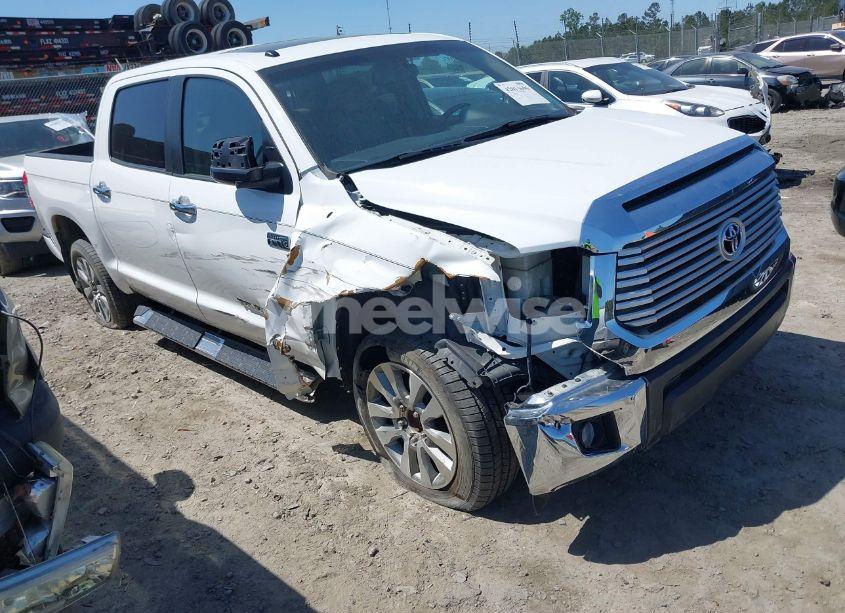 2017 Toyota Tundra LIMITED 5.7L V8 (VIN 5TFFW5F15HX223014) main photo