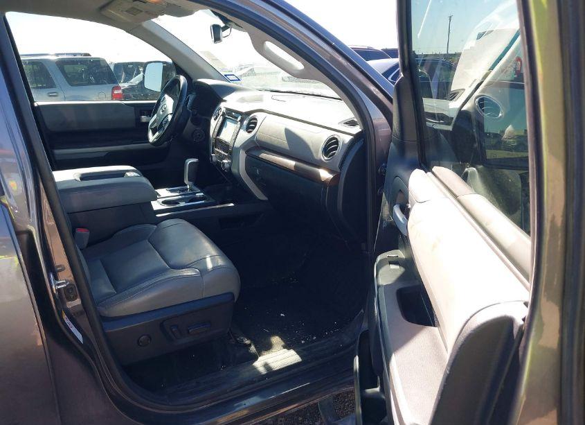 Photo 5 of 2018 Toyota Tundra LIMITED 5.7L V8 (VIN 5TFFY5F1XJX241296)