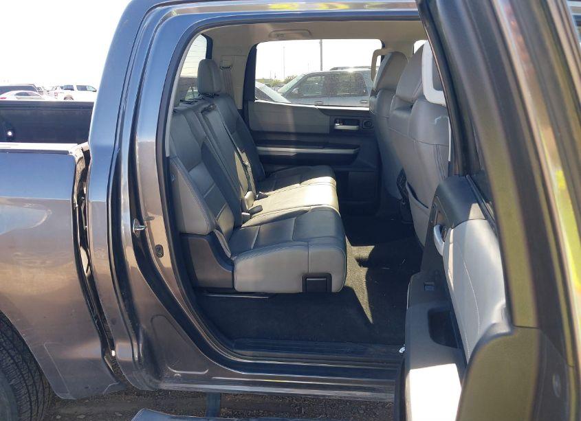 Photo 8 of 2018 Toyota Tundra LIMITED 5.7L V8 (VIN 5TFFY5F1XJX241296)