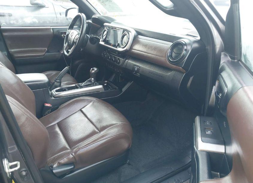 Photo 5 of 2016 Toyota Tacoma LIMITED (VIN 5TFGZ5AN2GX017332)