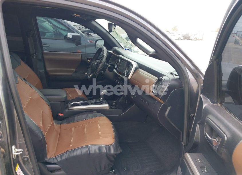 Photo 5 of 2018 Toyota Tacoma LIMITED (VIN 5TFGZ5AN2JX143097)