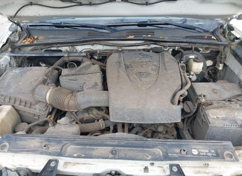 Photo 10 of 2016 Toyota Tacoma LIMITED (VIN 5TFGZ5AN5GX029507)