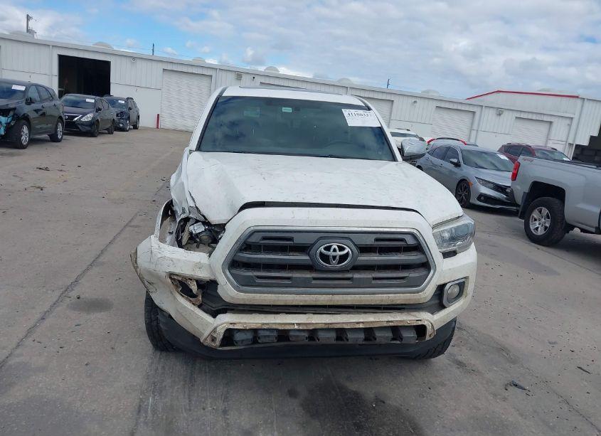 Photo 12 of 2016 Toyota Tacoma LIMITED (VIN 5TFGZ5AN5GX029507)