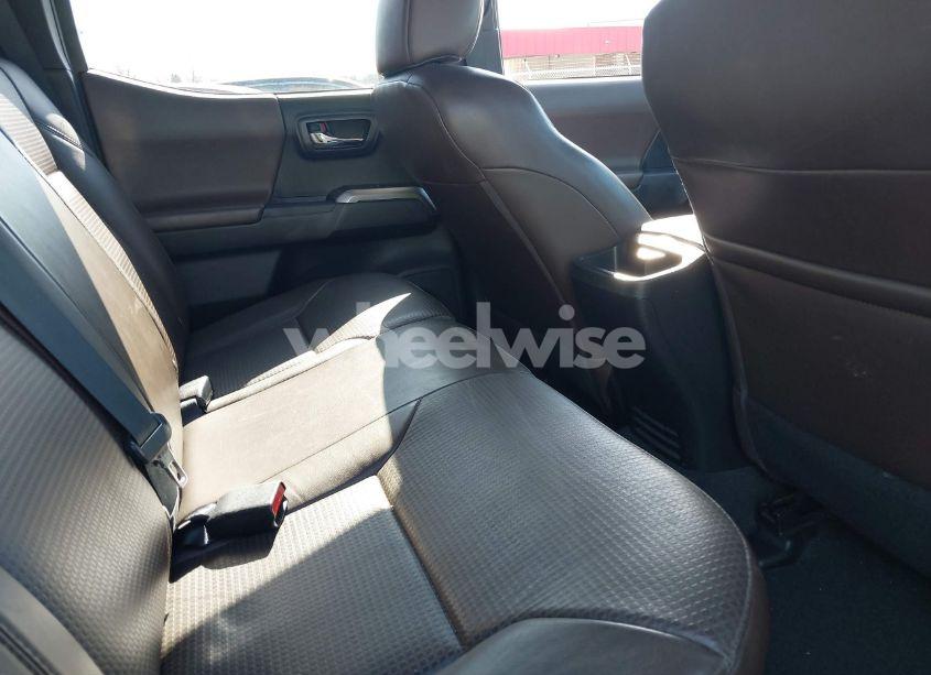 Photo 8 of 2016 Toyota Tacoma LIMITED (VIN 5TFGZ5AN9GX027629)