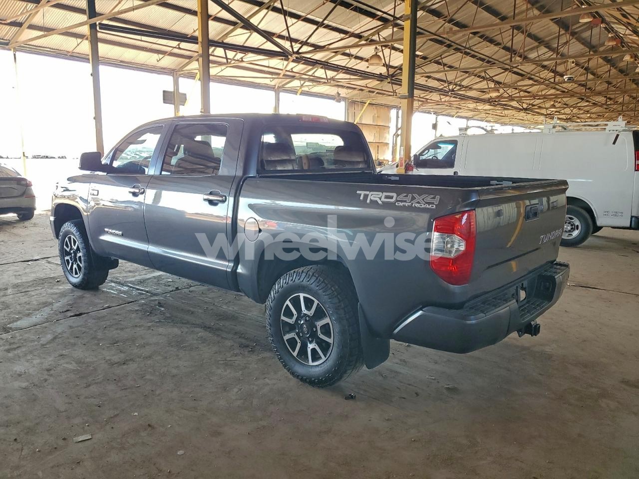 Photo 2 of 2018 TOYOTA TUNDRA CREWMAX LIMITED (VIN 5TFHY5F13JX763700)