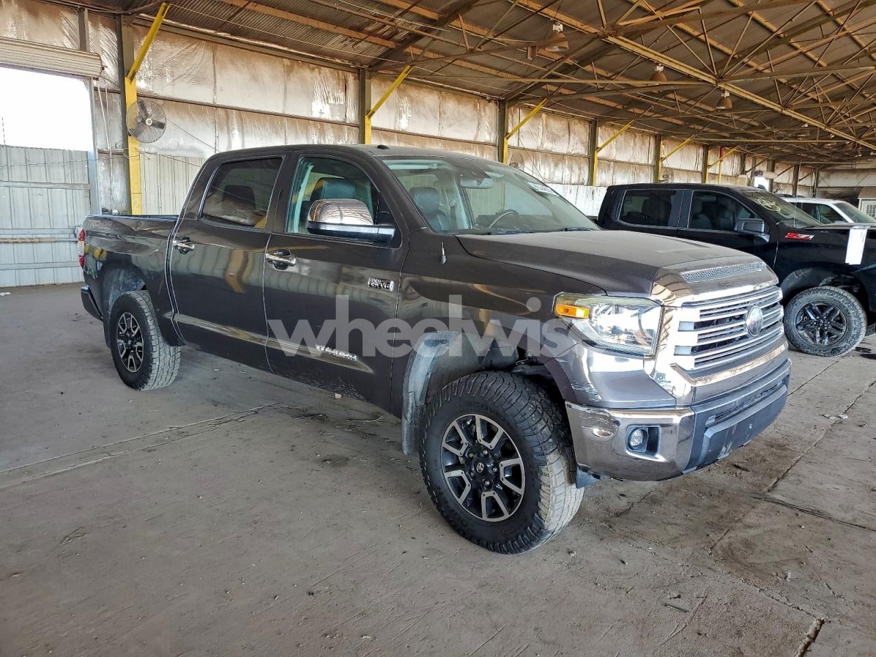Photo 4 of 2018 TOYOTA TUNDRA CREWMAX LIMITED (VIN 5TFHY5F13JX763700)