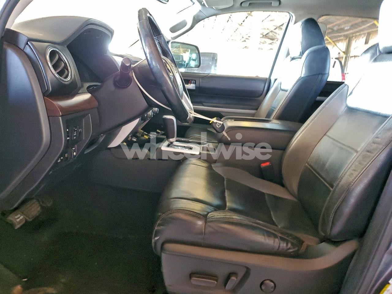 Photo 7 of 2018 TOYOTA TUNDRA CREWMAX LIMITED (VIN 5TFHY5F13JX763700)