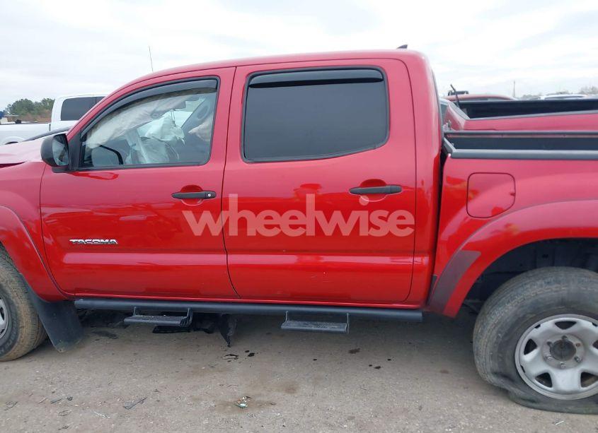 Photo 14 of 2015 Toyota Tacoma PRERUNNER V6 (VIN 5TFJU4GN0FX077646)