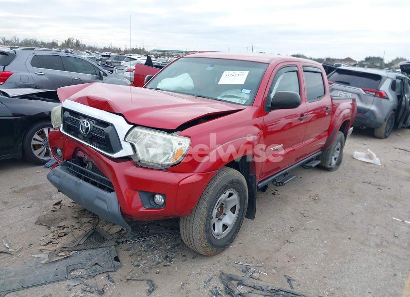 Photo 2 of 2015 Toyota Tacoma PRERUNNER V6 (VIN 5TFJU4GN0FX077646)