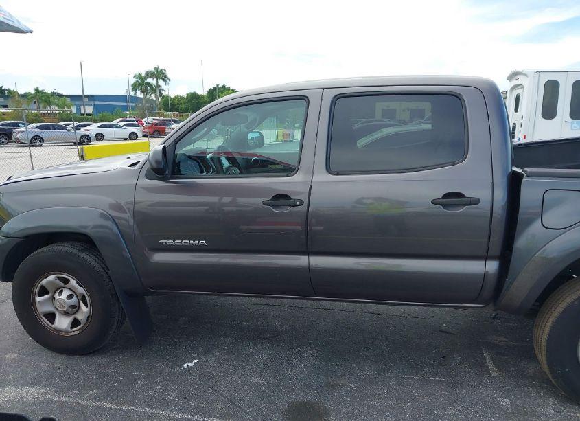 Photo 14 of 2013 Toyota Tacoma PRERUNNER V6 (VIN 5TFJU4GN1DX030235)