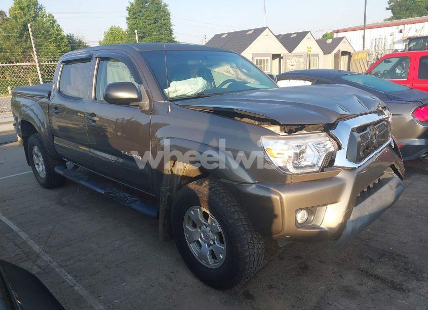 Photo 13 of 2015 Toyota Tacoma PRERUNNER V6 (VIN 5TFJU4GN1FX065621)