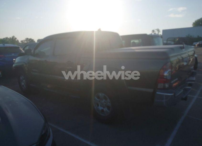 Photo 14 of 2015 Toyota Tacoma PRERUNNER V6 (VIN 5TFJU4GN1FX065621)
