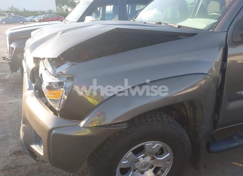 Photo 17 of 2015 Toyota Tacoma PRERUNNER V6 (VIN 5TFJU4GN1FX065621)