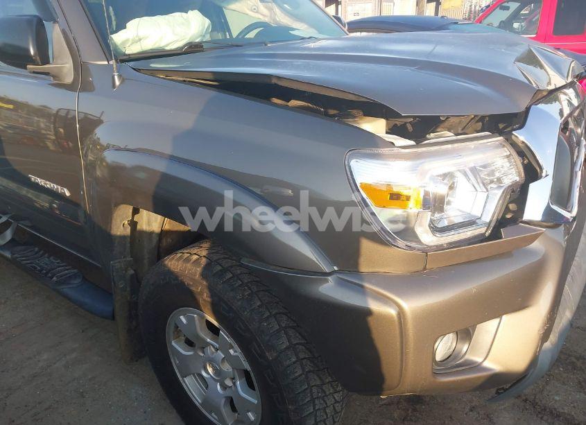 Photo 18 of 2015 Toyota Tacoma PRERUNNER V6 (VIN 5TFJU4GN1FX065621)