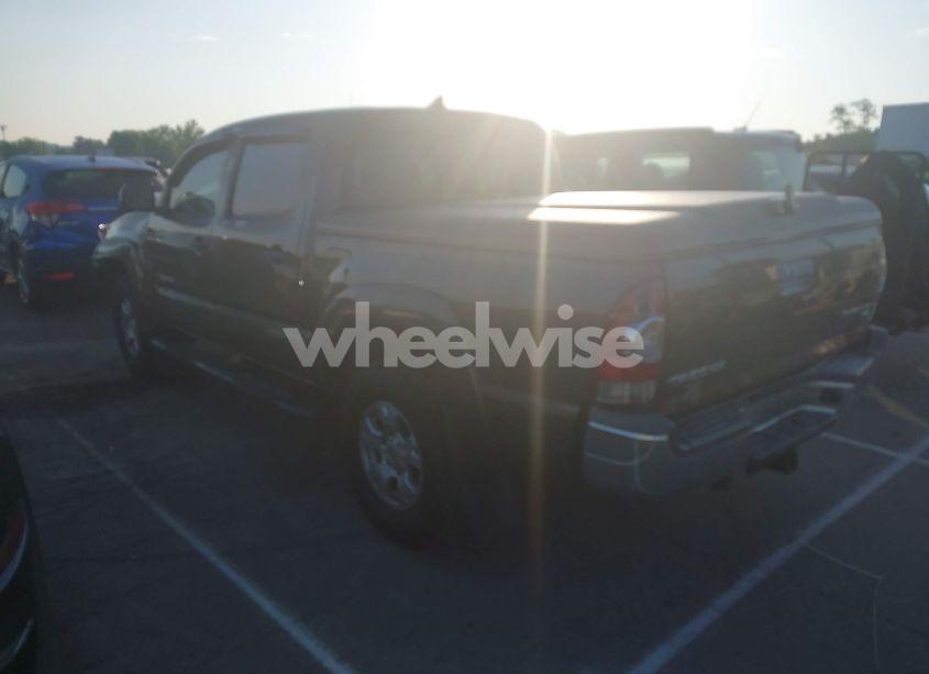 Photo 3 of 2015 Toyota Tacoma PRERUNNER V6 (VIN 5TFJU4GN1FX065621)