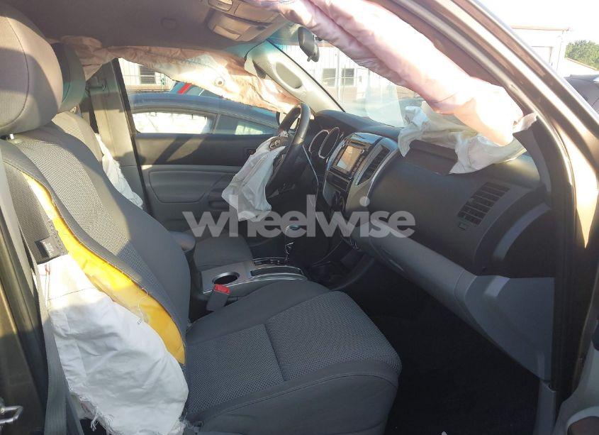 Photo 5 of 2015 Toyota Tacoma PRERUNNER V6 (VIN 5TFJU4GN1FX065621)