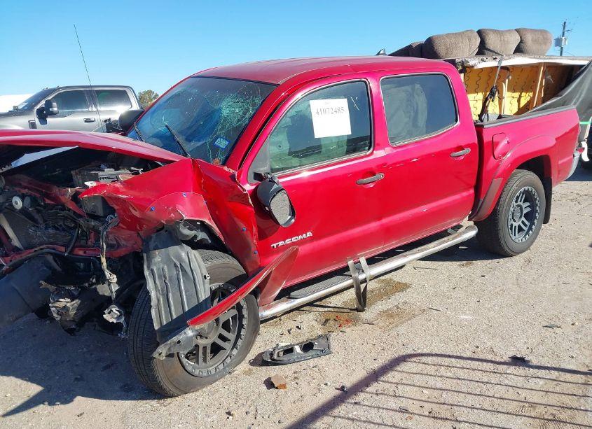 Photo 2 of 2015 Toyota Tacoma PRERUNNER V6 (VIN 5TFJU4GN1FX065859)