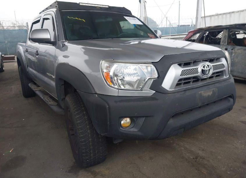 2015 Toyota Tacoma PRERUNNER V6 (VIN 5TFJU4GN2FX086509) main photo