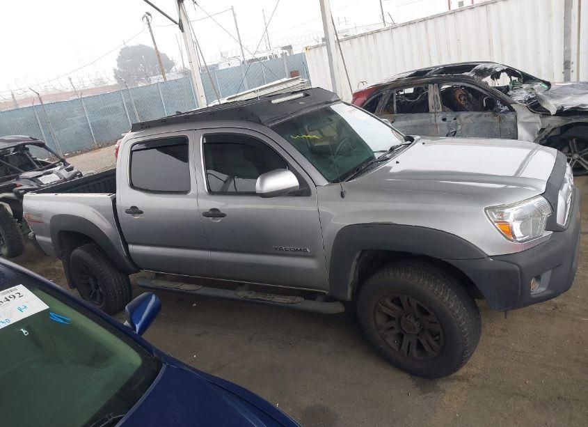 Photo 14 of 2015 Toyota Tacoma PRERUNNER V6 (VIN 5TFJU4GN2FX086509)