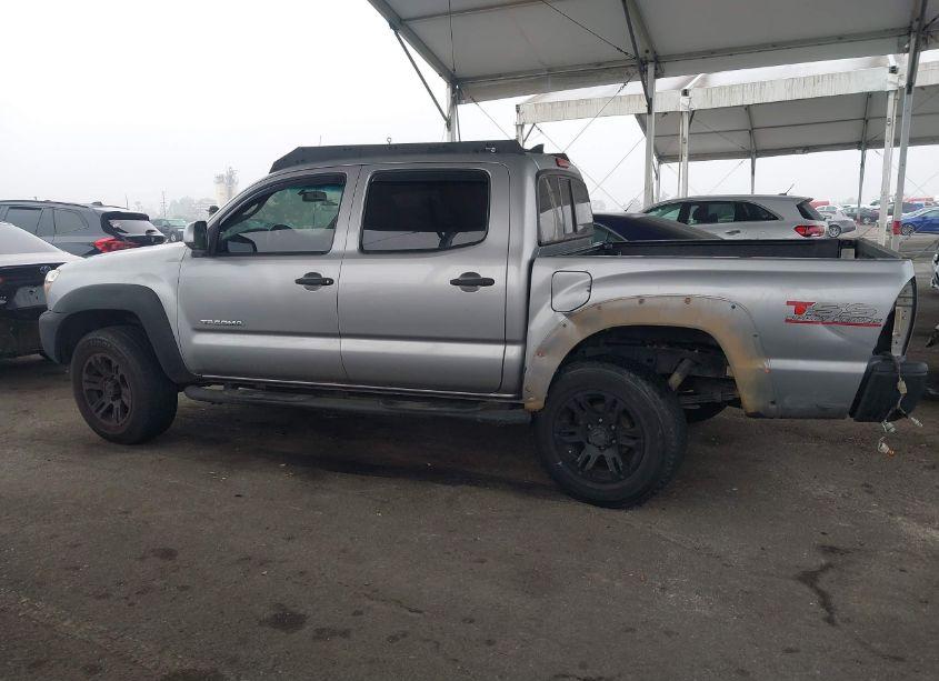 Photo 15 of 2015 Toyota Tacoma PRERUNNER V6 (VIN 5TFJU4GN2FX086509)