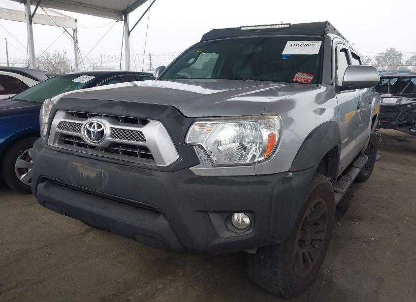 Photo 2 of 2015 Toyota Tacoma PRERUNNER V6 (VIN 5TFJU4GN2FX086509)