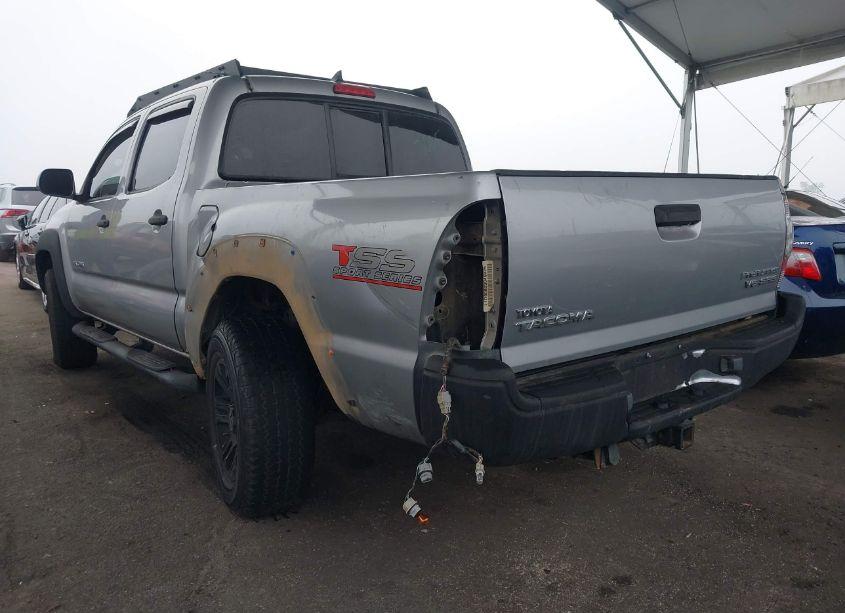 Photo 3 of 2015 Toyota Tacoma PRERUNNER V6 (VIN 5TFJU4GN2FX086509)