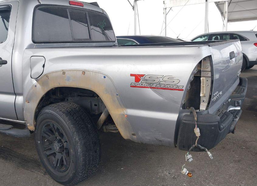 Photo 6 of 2015 Toyota Tacoma PRERUNNER V6 (VIN 5TFJU4GN2FX086509)