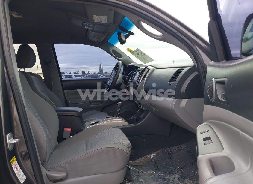 Photo 5 of 2013 Toyota Tacoma DOUBLE CAB PRERUNNER (VIN 5TFJU4GN3DX033735)