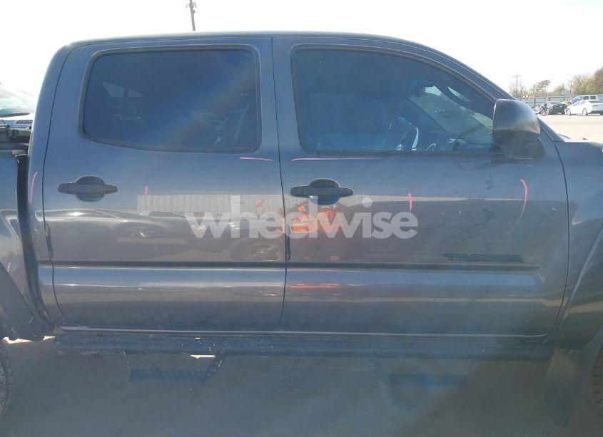 Photo 13 of 2015 Toyota Tacoma PRERUNNER V6 (VIN 5TFJU4GN3FX065460)