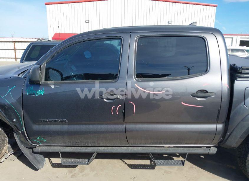 Photo 14 of 2015 Toyota Tacoma PRERUNNER V6 (VIN 5TFJU4GN3FX065460)