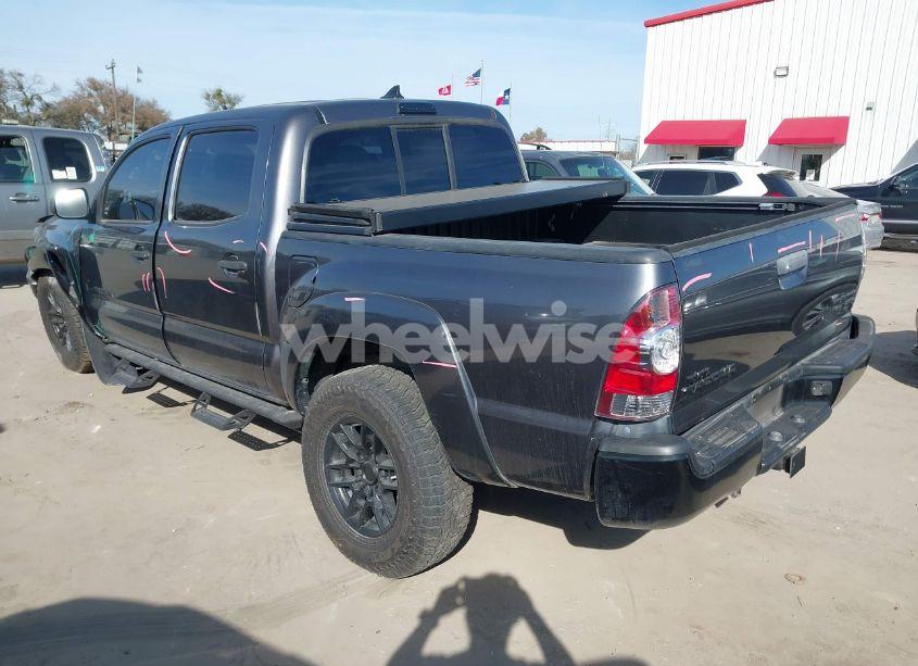 Photo 3 of 2015 Toyota Tacoma PRERUNNER V6 (VIN 5TFJU4GN3FX065460)
