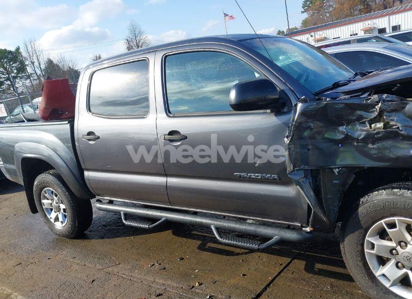 Photo 13 of 2015 Toyota Tacoma PRERUNNER V6 (VIN 5TFJU4GN3FX066348)