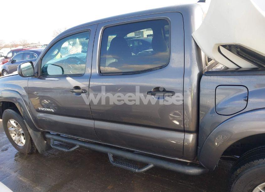 Photo 14 of 2015 Toyota Tacoma PRERUNNER V6 (VIN 5TFJU4GN3FX066348)