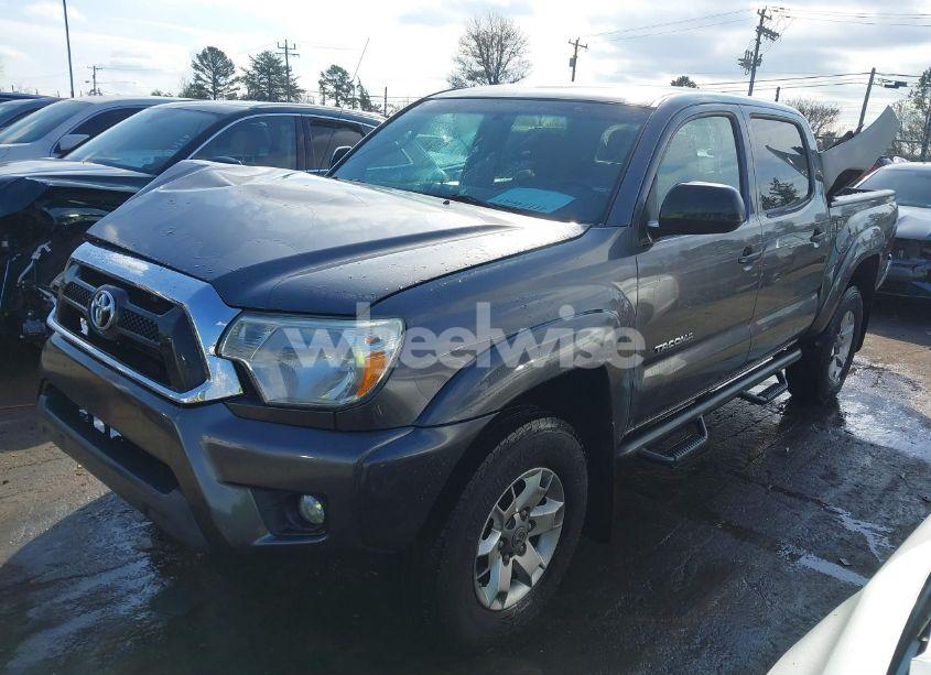 Photo 2 of 2015 Toyota Tacoma PRERUNNER V6 (VIN 5TFJU4GN3FX066348)