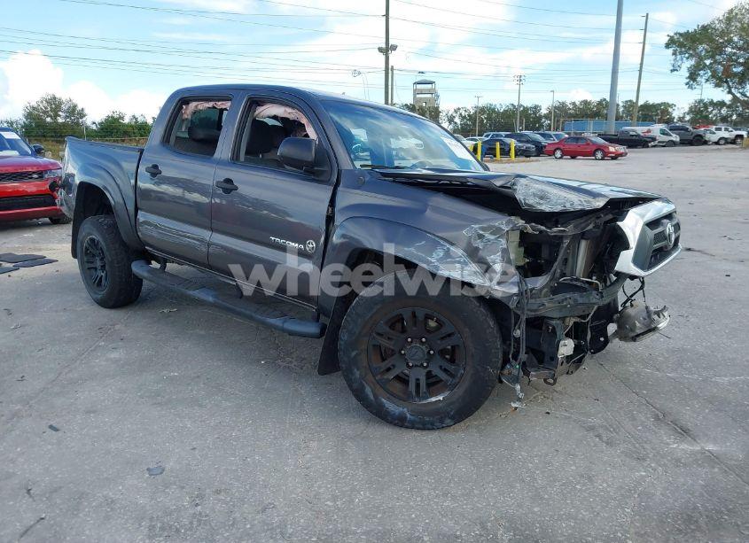 2015 Toyota Tacoma PRERUNNER V6 (VIN 5TFJU4GN3FX077186) main photo