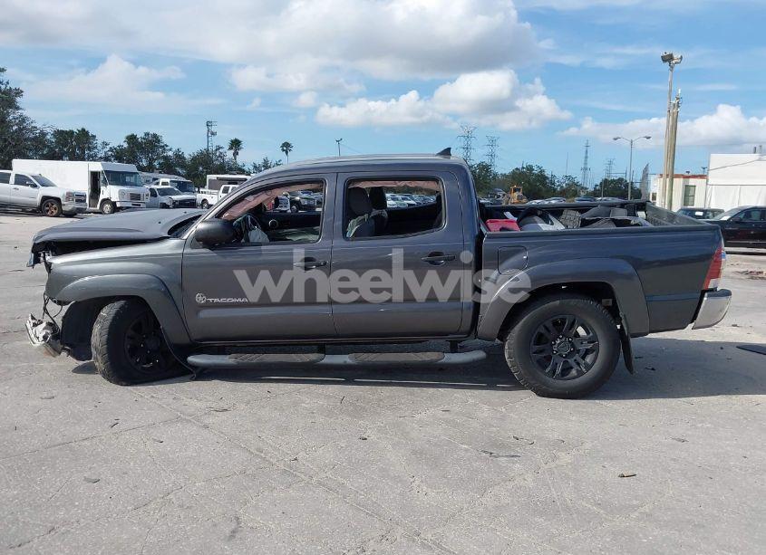 Photo 14 of 2015 Toyota Tacoma PRERUNNER V6 (VIN 5TFJU4GN3FX077186)