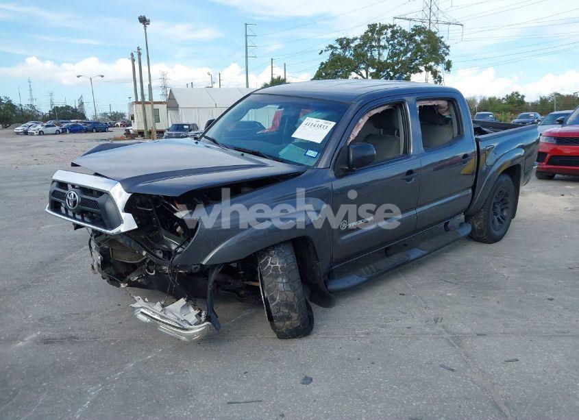 Photo 2 of 2015 Toyota Tacoma PRERUNNER V6 (VIN 5TFJU4GN3FX077186)
