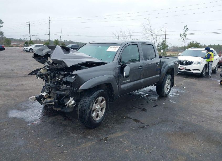 Photo 2 of 2013 Toyota Tacoma DOUBLE CAB PRERUNNER (VIN 5TFJU4GN6DX046656)