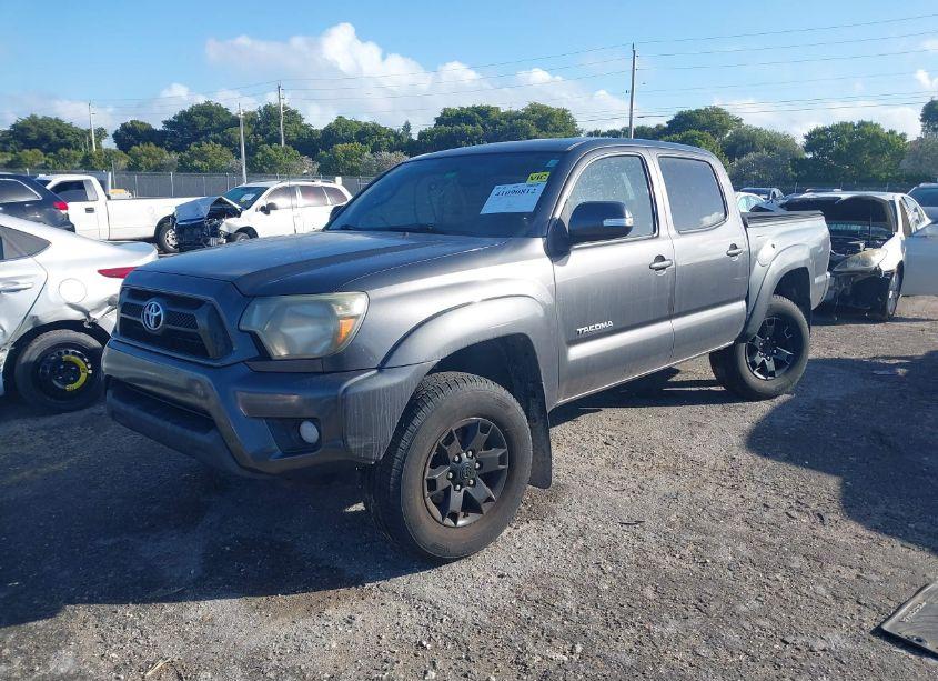 Photo 2 of 2014 Toyota Tacoma PRERUNNER V6 (VIN 5TFJU4GN7EX053228)