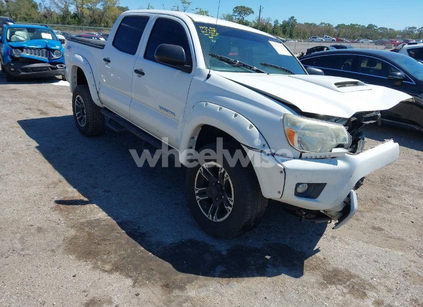 2015 Toyota Tacoma PRERUNNER V6 (VIN 5TFJU4GN7FX068622) main photo