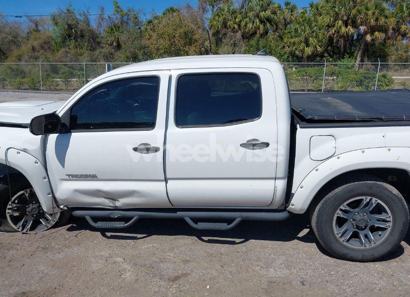 Photo 14 of 2015 Toyota Tacoma PRERUNNER V6 (VIN 5TFJU4GN7FX068622)