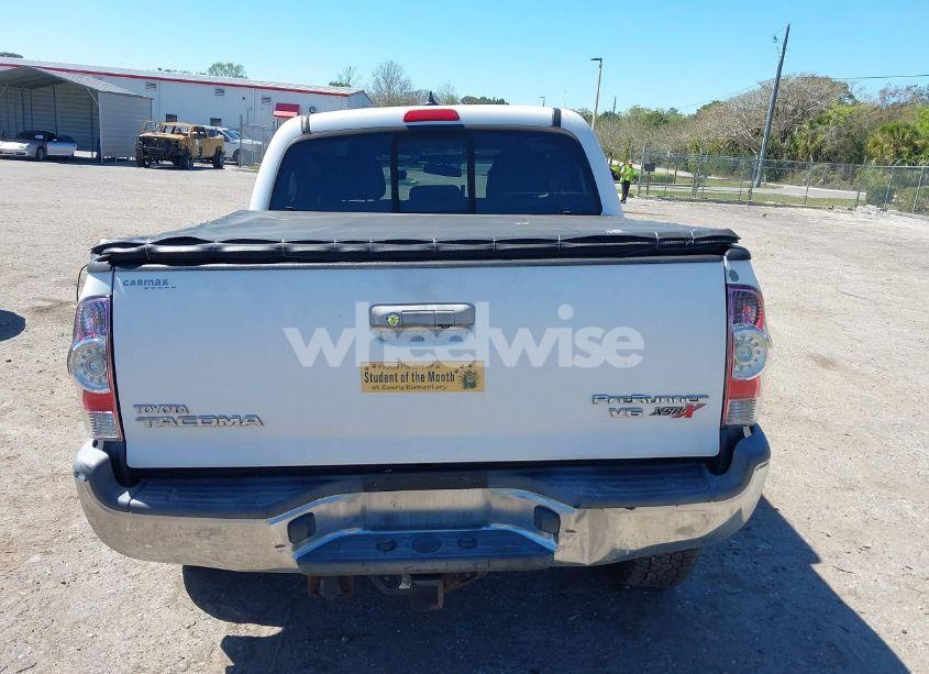 Photo 16 of 2015 Toyota Tacoma PRERUNNER V6 (VIN 5TFJU4GN7FX068622)