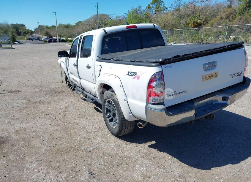 Photo 3 of 2015 Toyota Tacoma PRERUNNER V6 (VIN 5TFJU4GN7FX068622)