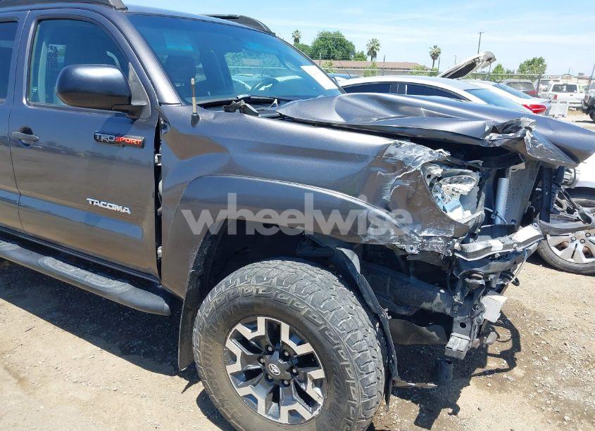 Photo 18 of 2015 Toyota Tacoma PRERUNNER V6 (VIN 5TFJU4GN7FX072816)