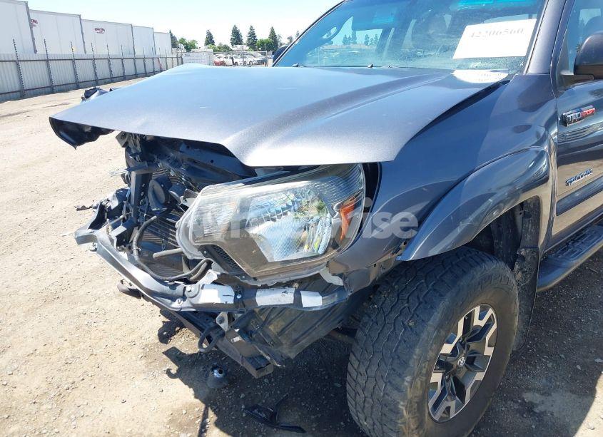 Photo 19 of 2015 Toyota Tacoma PRERUNNER V6 (VIN 5TFJU4GN7FX072816)