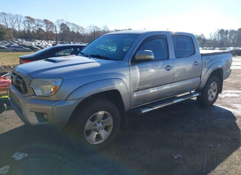 Photo 2 of 2015 Toyota Tacoma DOUBLE CAB PRERUNNER (VIN 5TFJU4GN7FX080527)