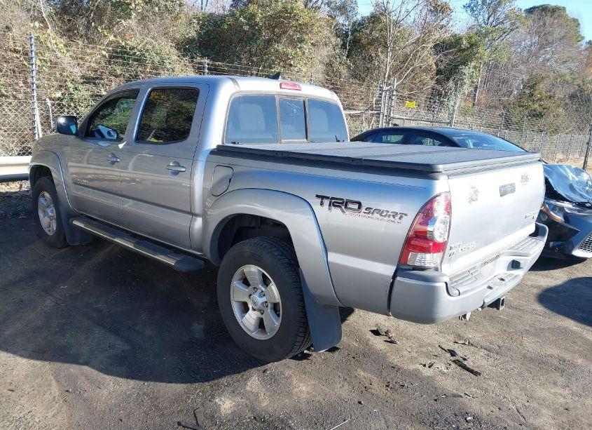 Photo 3 of 2015 Toyota Tacoma DOUBLE CAB PRERUNNER (VIN 5TFJU4GN7FX080527)