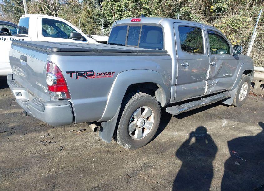 Photo 4 of 2015 Toyota Tacoma DOUBLE CAB PRERUNNER (VIN 5TFJU4GN7FX080527)